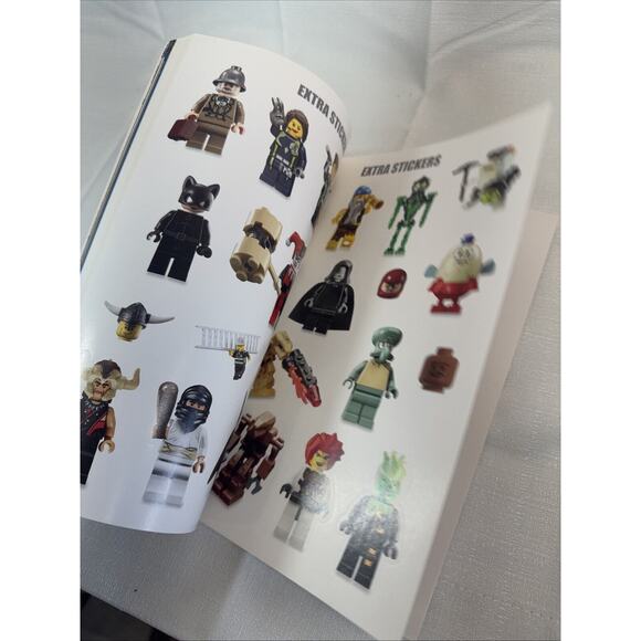 Ultimate Sticker Collections: LEGO Minifigure Ultimate Sticker‎ Collection by DK - Picture 5 of 8